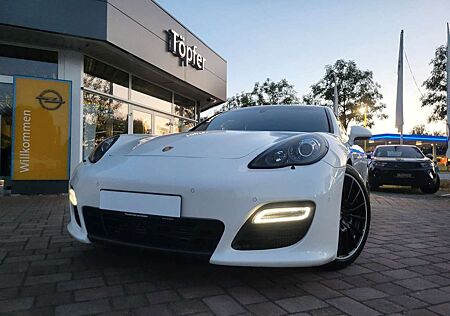 Porsche Panamera Turbo mit Approved Garantie bis 01/2026