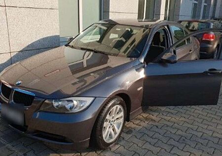 BMW 320i 320