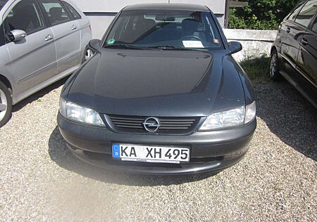 Opel Vectra 1.6 Komfort