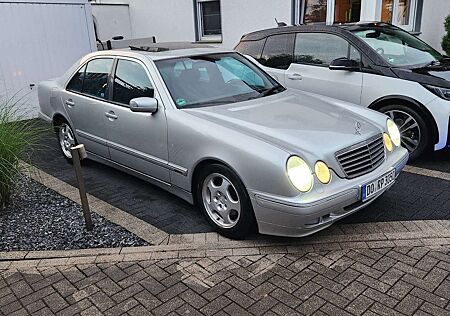 Mercedes-Benz E 200 Avantgarde