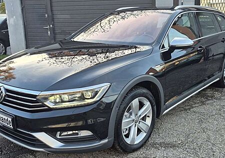 VW Passat Variant Volkswagen Passat Varian Alltrack 4Motion Standheiz Pano