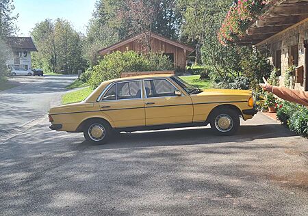 Mercedes-Benz 230