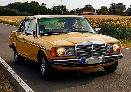 Mercedes-Benz 230