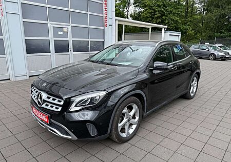 Mercedes-Benz GLA 180 *SCHECKHEFT+TEILLEDER+NAVI+18"LMF+360°*