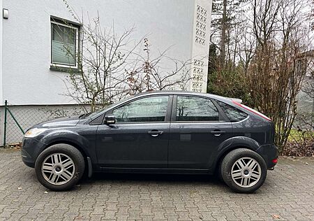 Ford Focus Fließheck 5-Türer 1.6i 16V
