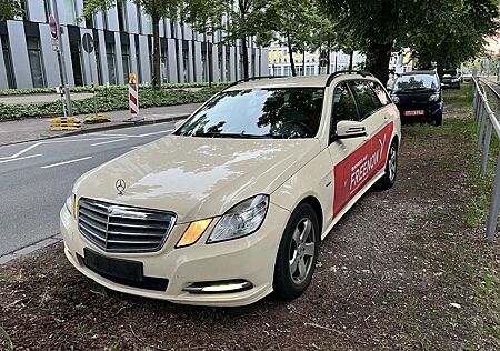 Mercedes-Benz E 200 T CDI DPF BlueEFFICIENCY 7G-TRONIC