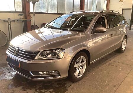 VW Passat Variant Volkswagen Passat 1.8. TSI Variant +BI-XENON+SITZHZ+1.HAND+