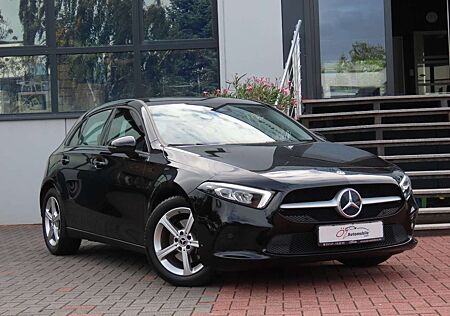 Mercedes-Benz A 200 Night Paket Sitzheizung Navigation