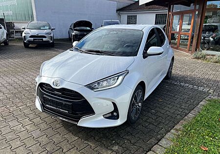 Toyota Yaris 1.5 Hybrid Style / Infotainment-Paket: