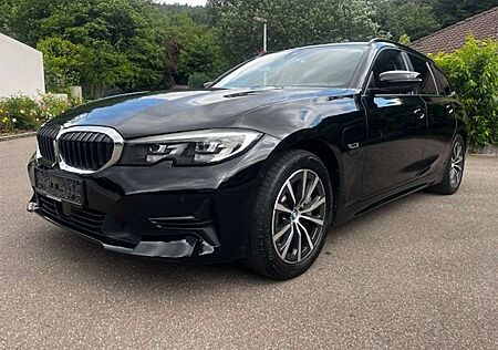 BMW 330 e Advantage/ACC//HIFI/Kam/M-LR/Sun//SHZ/Parkas