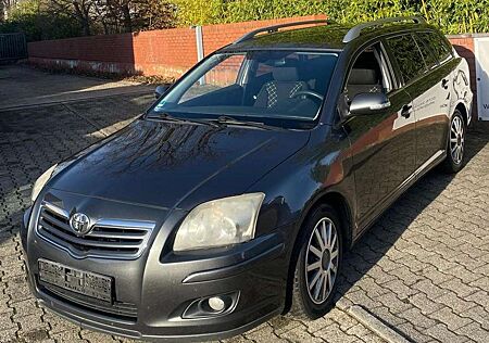 Toyota Avensis 2.0 D-4D Team // 1-Hand // Anhängerkupplung //