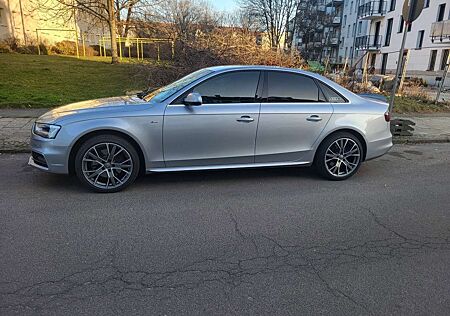 Audi A4 2.0 TFSI quattro S tronic line. überholter Motor