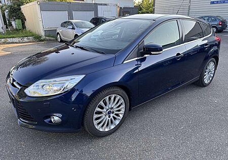 Ford Focus Titanium.Navi,Kamera,TÜV Neue