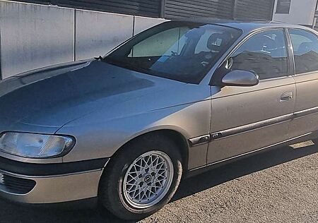 Opel Omega 2.0 16V CD