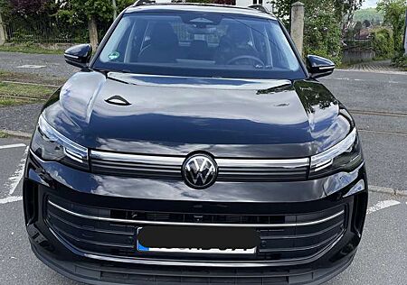 VW Tiguan Volkswagen v. Werksang.,Tiguan1.5 eTSI,DSG Life,AHK,Navi,eHK