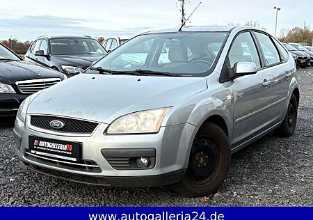 Ford Focus 1.6 Lim. Ghia Klimaauto Glasdach SHZ PDC