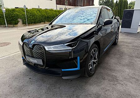 BMW iX 40 xDrive*AHK*LUFT*DRIVING PROFESSIONAL*