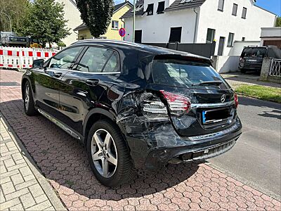 Mercedes-Benz GLA 200 GLA 200 7G-DCT AMG Line