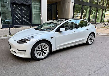Tesla Model 3 LR AWD mit Parksensoren