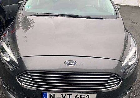 Ford S-Max Titanium