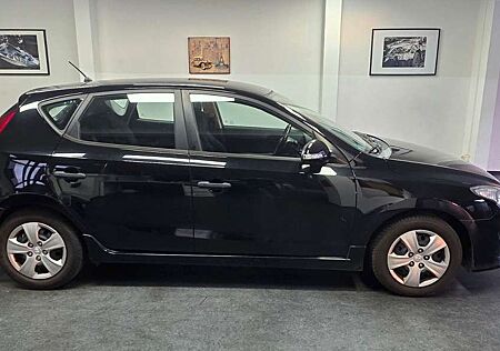 Hyundai i30 1.4 FIFA WM Edition Klima TÜV 09/2026