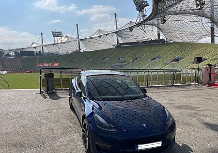 Tesla Model 3 Performance 534 PS mit Allradantrieb
