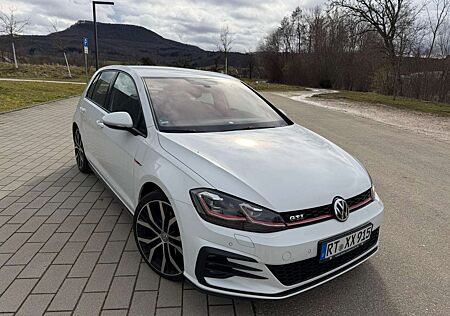 VW Golf GTI Volkswagen (BlueMotion Technology)