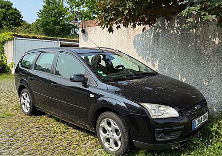 Ford Focus Turnier 1.8 Ghia
