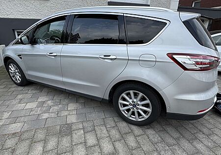 Ford S-Max Titanium