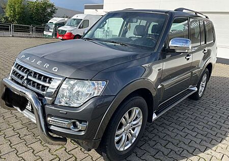 Mitsubishi Pajero 3.2 DI-D Top,4x4,Xenon,Navi,7Sitze