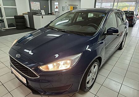 Ford Focus Turnier Ambiente*Erste Hand*Facelift*PDC*