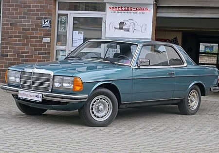 Mercedes-Benz 230 230 CE W123 Coupé
