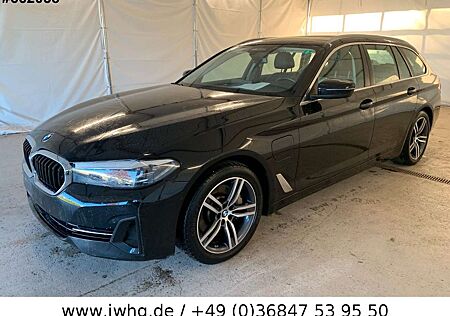 BMW 530 e Nav+VLeder 19"DrivingProf CockpProf 4xSH