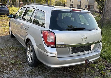 Opel Astra 8-Fach-ALU-Reifen,Anhängerkupplung