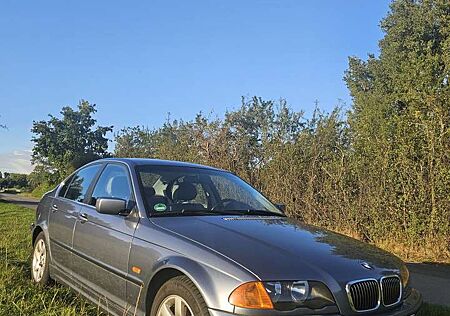 BMW 328i 328 (E46)