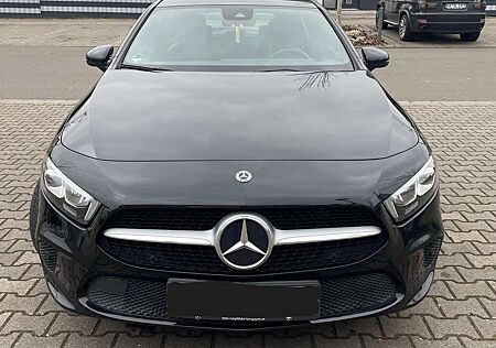 Mercedes-Benz A 220