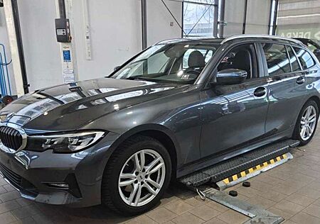 BMW 320 i Touring,LC-Prof,RFK,Sportsitze,LED,DAB,Amb.