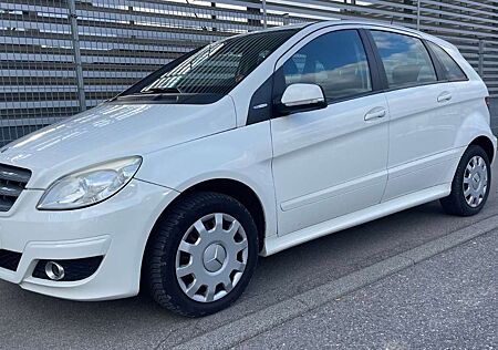 Mercedes-Benz B 180 BlueEFFICIENCY,NAVI-AHK-SHZ-TÜV-Garantie