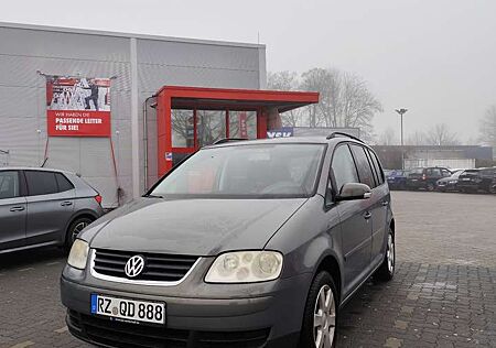 VW Touran Volkswagen 1.6 FSI Highline