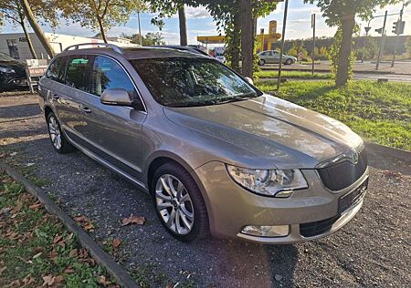 Skoda Superb Combi Ambition. Automatik / panoramadach