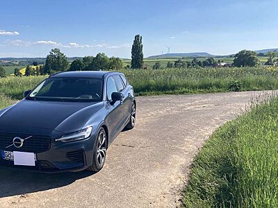 Volvo V60 R Design Expression Recharge Plug-In Hybrid AWD