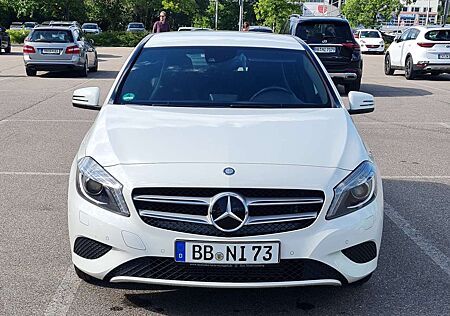 Mercedes-Benz A 180 (BlueEFFICIENCY) 7G-DCTUrban