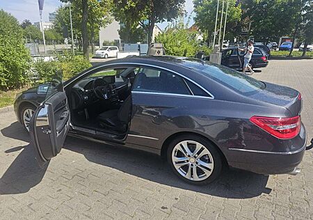 Mercedes-Benz E 300 CGI BlueEfficiency