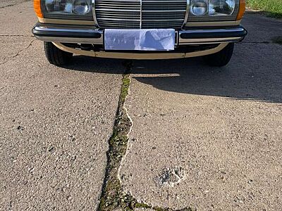 Mercedes-Benz 230