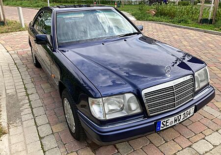 Mercedes-Benz E 220 C124 / W124 Automatik Klima Leder ClassicData 2