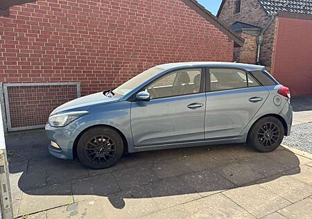Hyundai i20 blue 1.1 CRDi