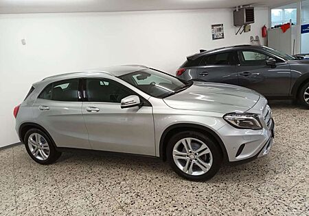 Mercedes-Benz GLA 200 GLA -Klasse Navi Xenon SHZ