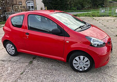 Toyota Aygo Tüv 11/2027, EZ 9/2006, 93 Tkm, 2. Hand