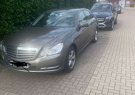 Mercedes-Benz E 220 CDI DPF BlueEFFICIENCY