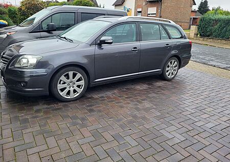 Toyota Avensis gebraucht kaufen Toyota Avensis 2.0 D-4D Combi